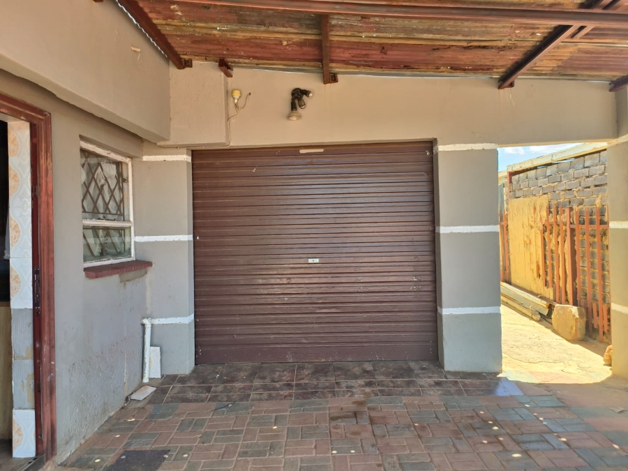 To Let 3 Bedroom Property for Rent in Jouberton North West